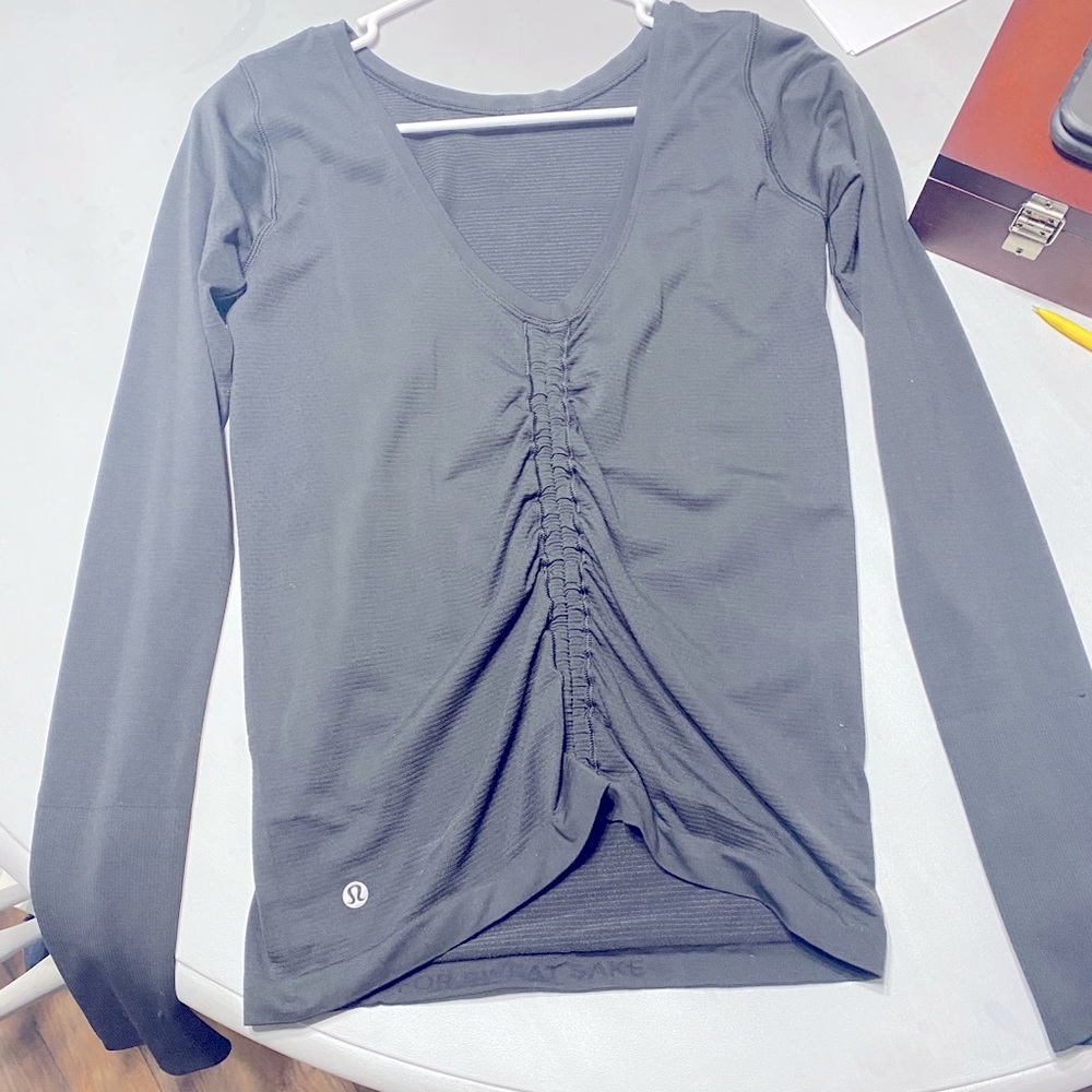 Lululemon scrunch long sleeve size 6